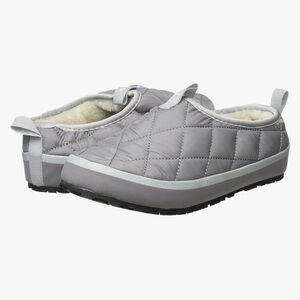Kamik Women's Vegan Puffy Slippers size 8